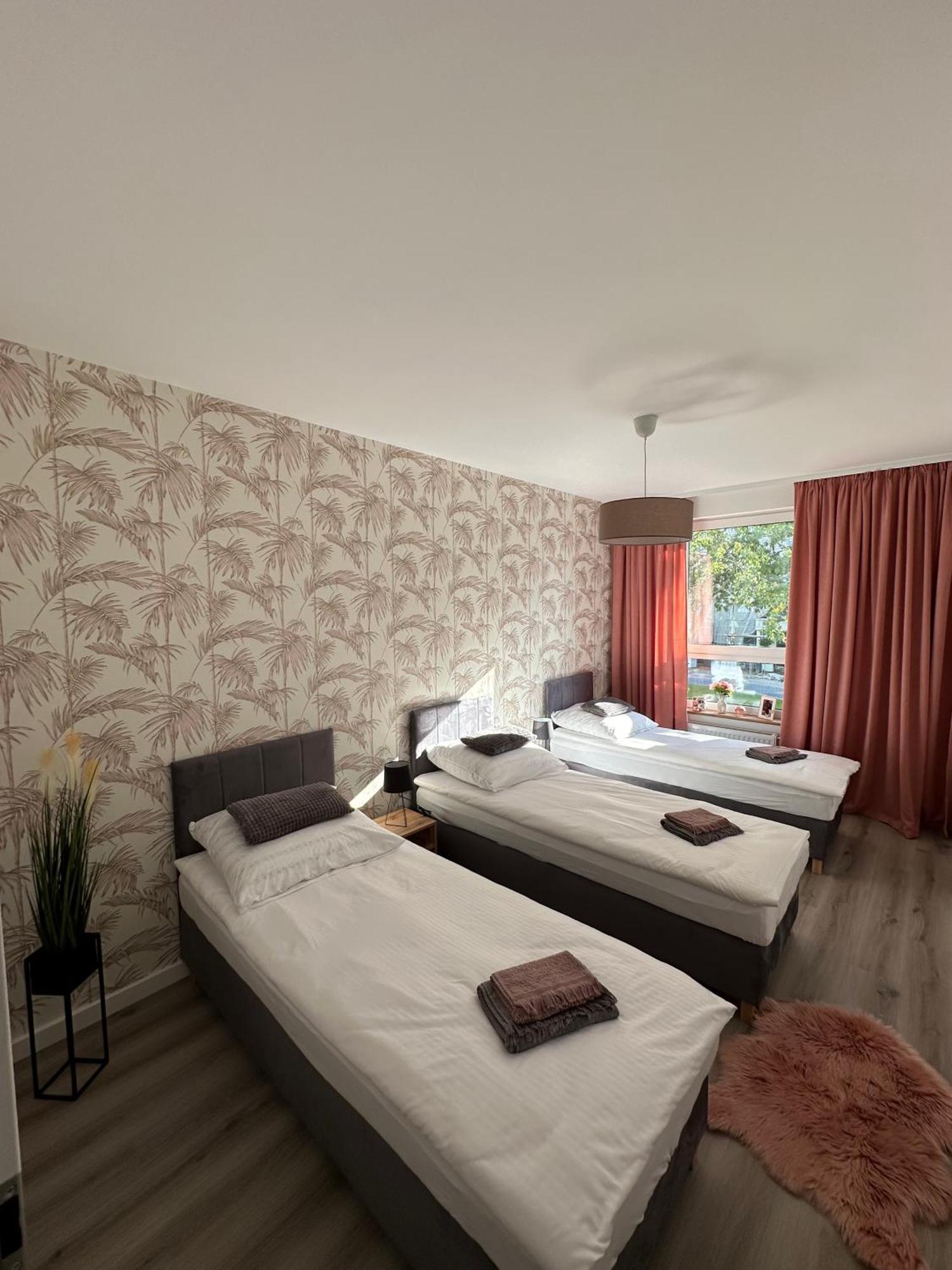 Skytravel 26 Apartament Pileckiego Nowy Dwor Mazowiecki Airport Modlin 24H Buitenkant foto